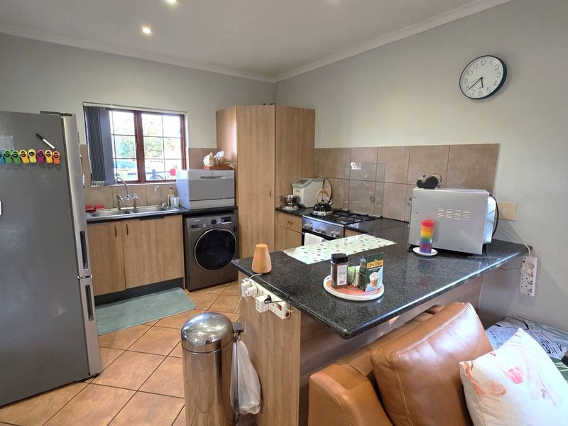 2  Bedroom Townhouse in The Coves Estate - Photo 5