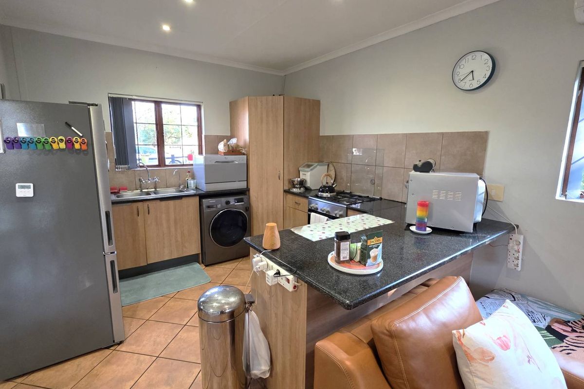 2  Bedroom Townhouse in The Coves Estate - Photo 5