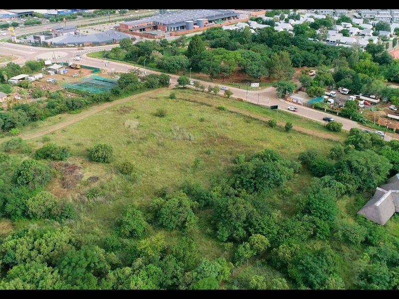 ***ECO DEVELOPMENT OPPORTUNITY IN THE HEART OF EQUESTRIA***NEARLY 100 UNITS - TOTAL AREA OF 3,94 HA*** - Photo 3