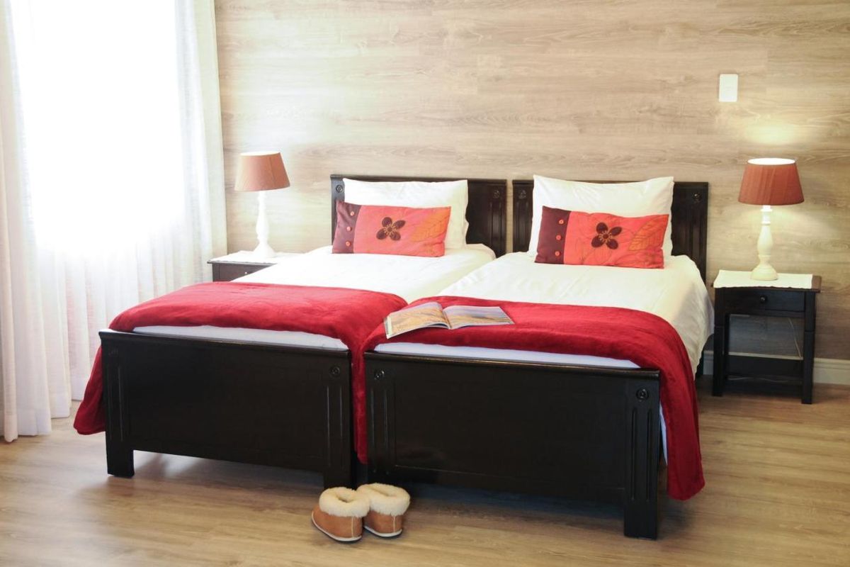 GUESTHOUSE FOR SALE - Photo 3