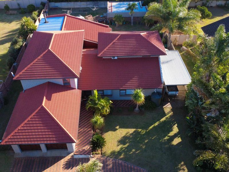 4 Bedroom 3 Living Room Spacious home in Winterhoek Park, Uitenhage, Eastern Cape - Photo 2