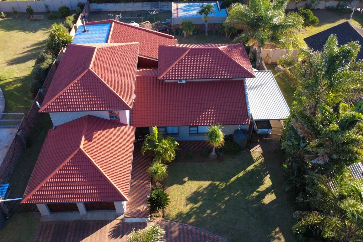 4 Bedroom 3 Living Room Spacious home in Winterhoek Park, Uitenhage, Eastern Cape - Photo 2