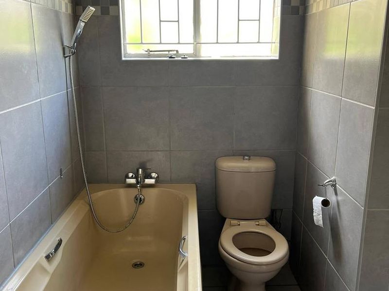 Charming Family Home with Conversion Potential! - Photo 10