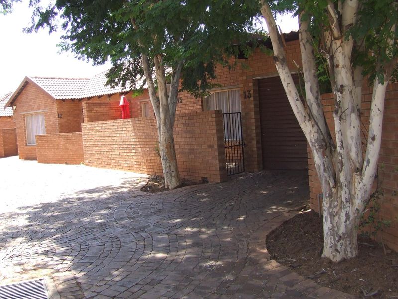 2 BEDROOM TOWNHOUSE TO RENT IN THERESA PARK - Photo 5