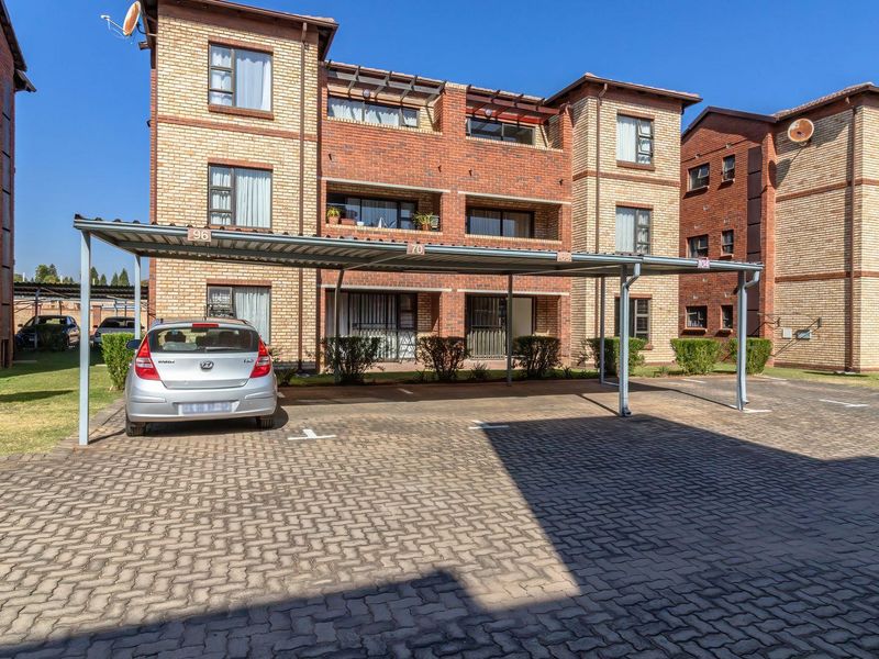 2 BEDROOM 2 BATHROOM APARTMENT WITH LOW LEVIES. - Photo 4