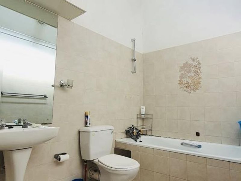 Hendra - Prime Umgeni Park 3‐Bed Townhouse – Great Starter Home with Private Garden - Photo 9