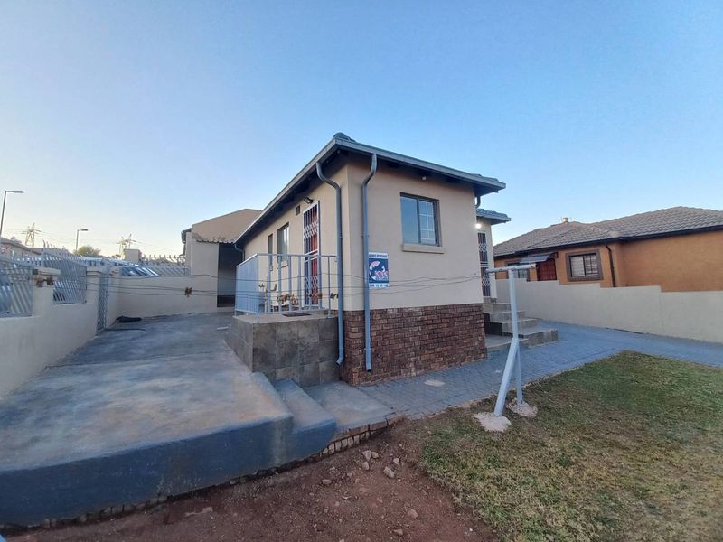 Two bedroom house for sale in Atteridgeville - Photo 6