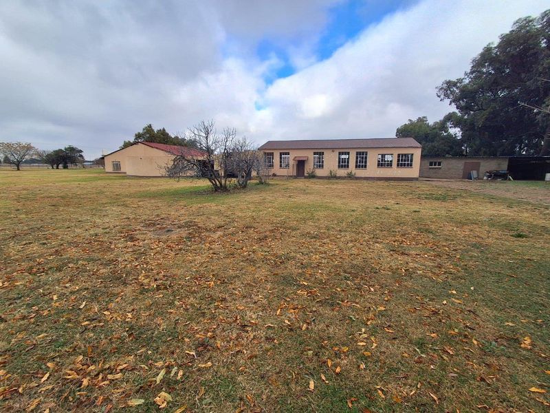 Ideally Located Smallholding at an Exceptional Price – Business Rights Included - Photo 2