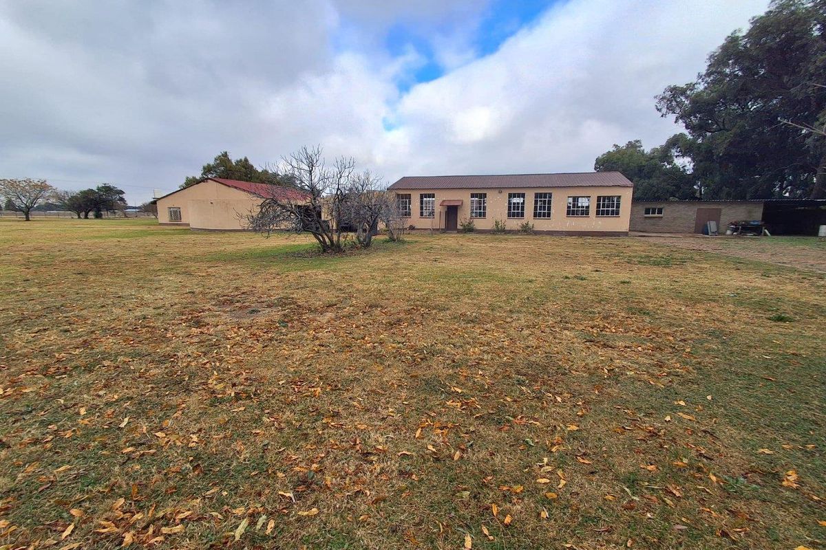 Ideally Located Smallholding at an Exceptional Price – Business Rights Included - Photo 2