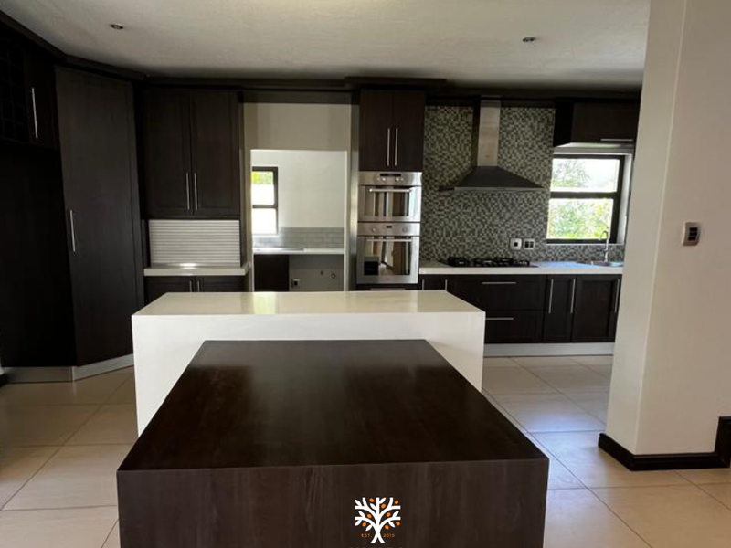 Family Home For Sale | Suiderhof | N$4 200 000 - Photo 2