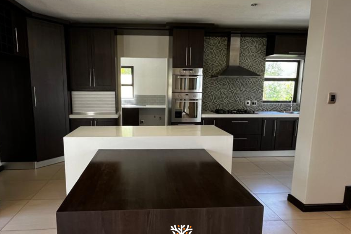 Family Home For Sale | Suiderhof | N$4 200 000 - Photo 2