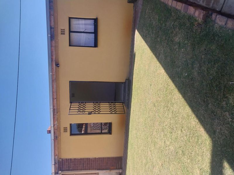 Spacious 1 Bedroom Cottage in Robertsham - Photo 2