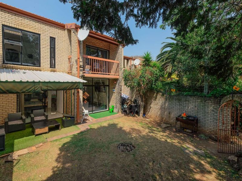 Spacious 3 Duplex Bedroom,2.5 Bath with own garden - Photo 7