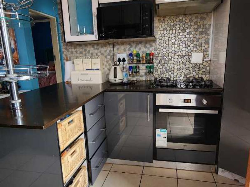 3 Bedroom House For Sale in The Orchardss - Photo 2