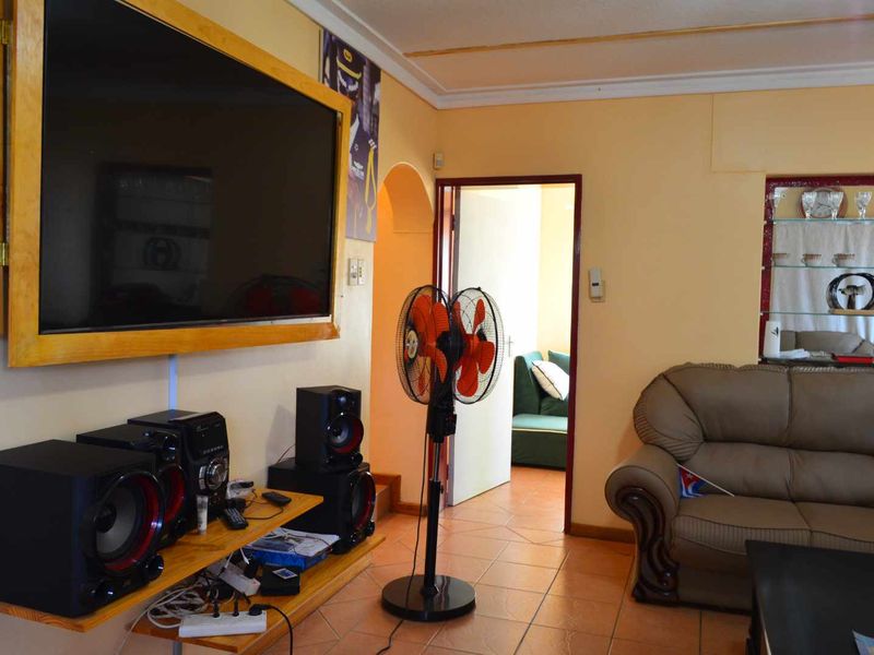 🏡 House For Sale – Khomasdal💰 N$1,890,000 - Photo 6