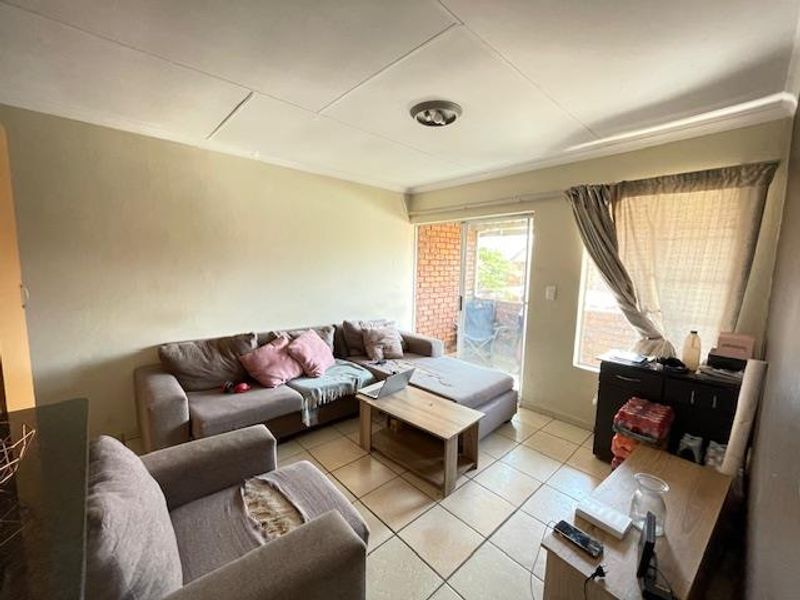 Neat 2-Bedroom Apartment for Sale in Clarina - Photo 5