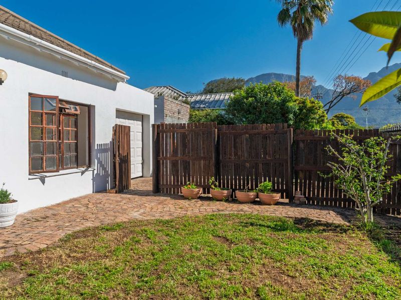 A Much-Loved Claremont Home, Ready for Its Next Chapter - Photo 4