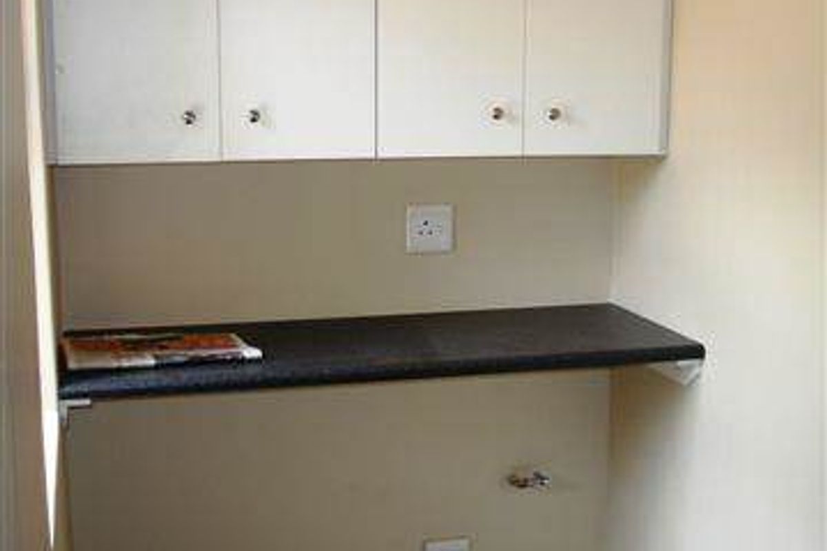 UNFURNISHED SPACIOUS MODERN DUPLEX TOWNHOUSE - Photo 3