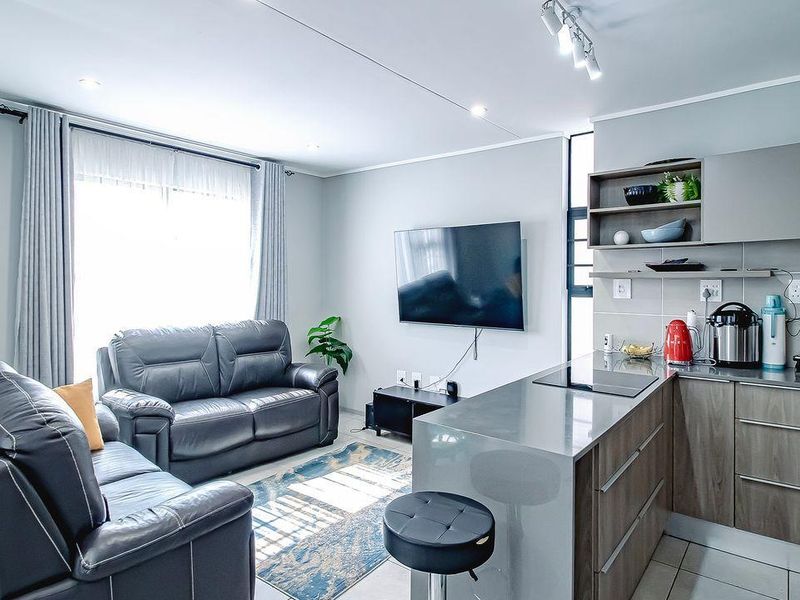 Experience Luxury Living at The Manhattan Lifestyle Estate - Photo 9