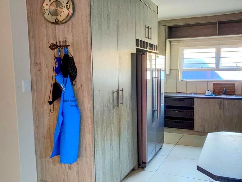Spacious 3-Bedroom Corner Home in Tamariskia Ext 3 - Photo 10