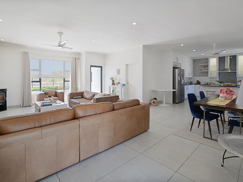 Stunning Single-storey Home in Sought-After Sagewood Lifestyle Estate - Photo 6