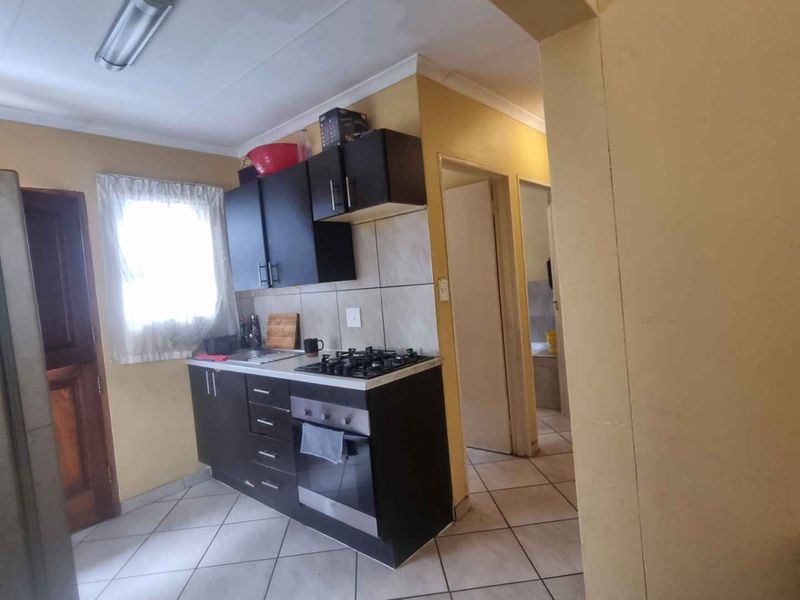 Spacious 2-Bedroom Home in a Perfectly Managed Estate - Photo 4