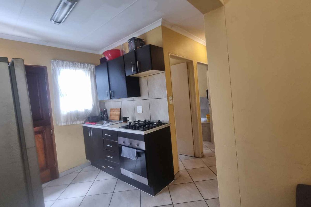 Spacious 2-Bedroom Home in a Perfectly Managed Estate - Photo 4