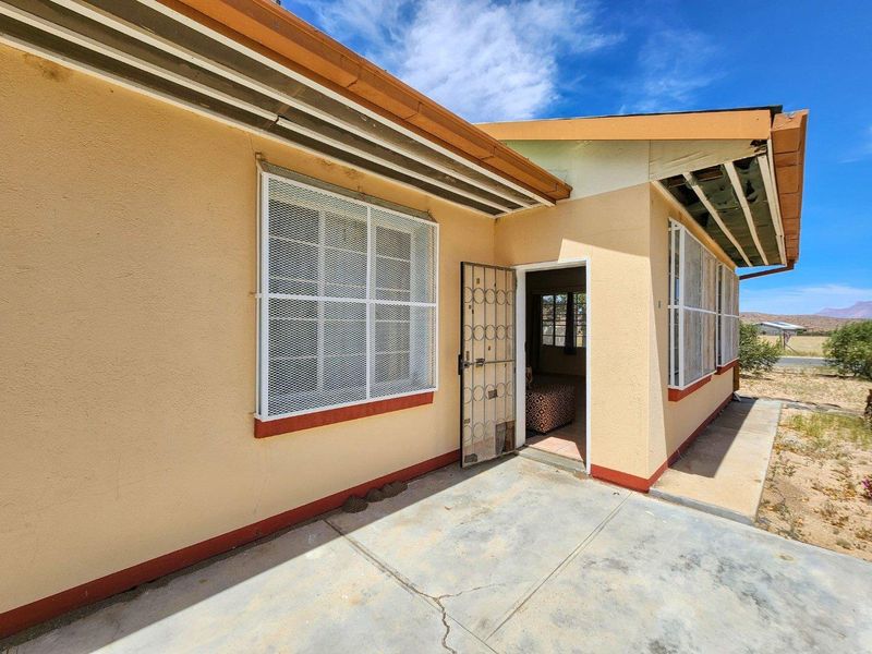 Uis:  3 Bedr Older home is for sale - Photo 3