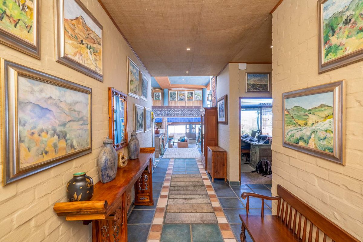 Sole Mandate: Exceptional Beachfront Property with Uninterrupted Views - Photo 3