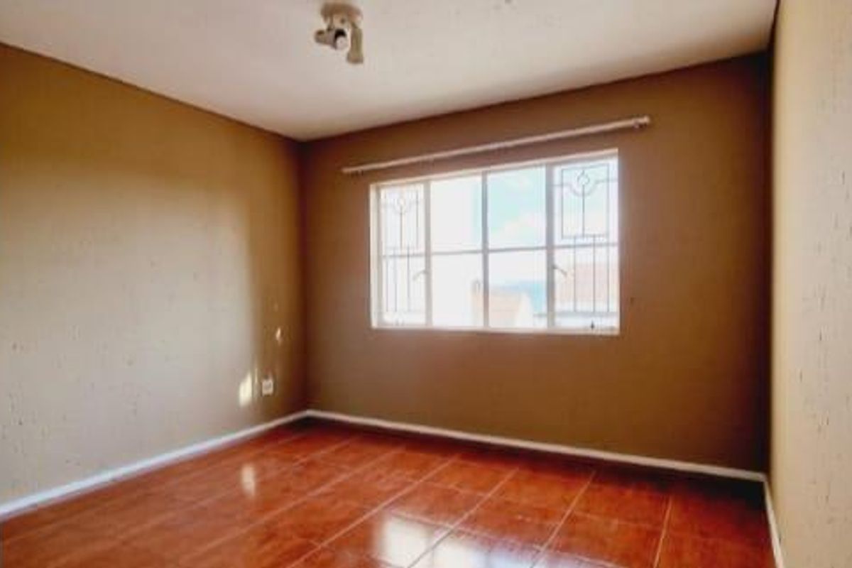 2 Bedroom Apartment for Sale in Ridgeway - Photo 5