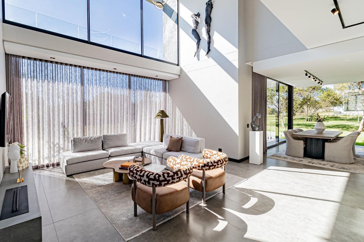 Ultra-Luxury Home with Exceptional Finishes - Photo 3