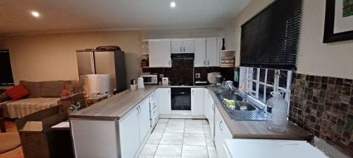 Property #2501056, Townhouse For Sale in Clubview