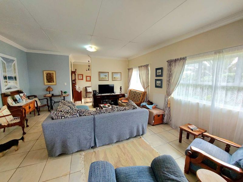Main House + 2 Flats: Perfect Rental Investment Opportunity - Photo 3
