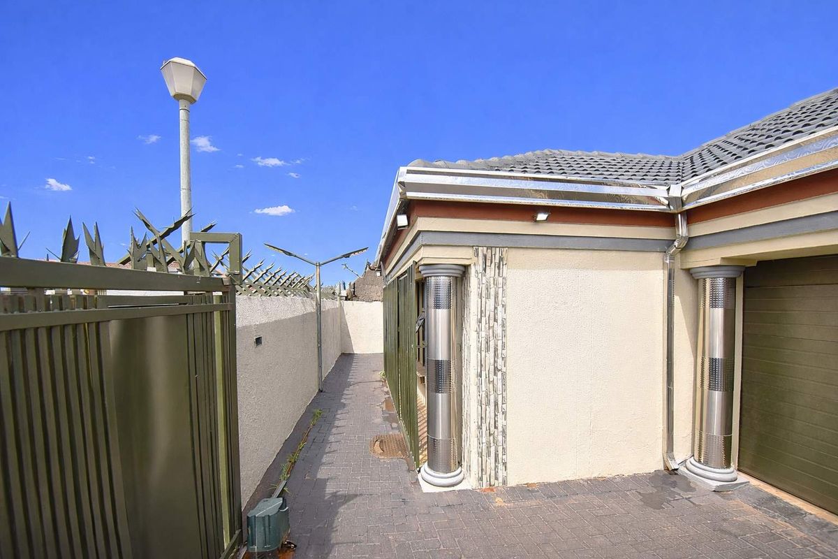 Modern 3 Bedroom, 2 Bathroom Home in Dawn Park - Photo 2