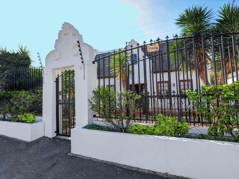 Beautiful and Unique home! - Photo 3