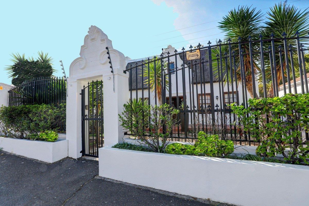 Beautiful and Unique home! - Photo 3