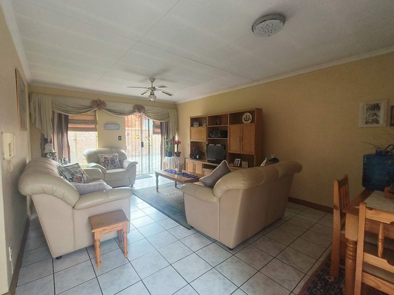 Elardia. 2 Bedroom Townhouse for sale - Photo 2
