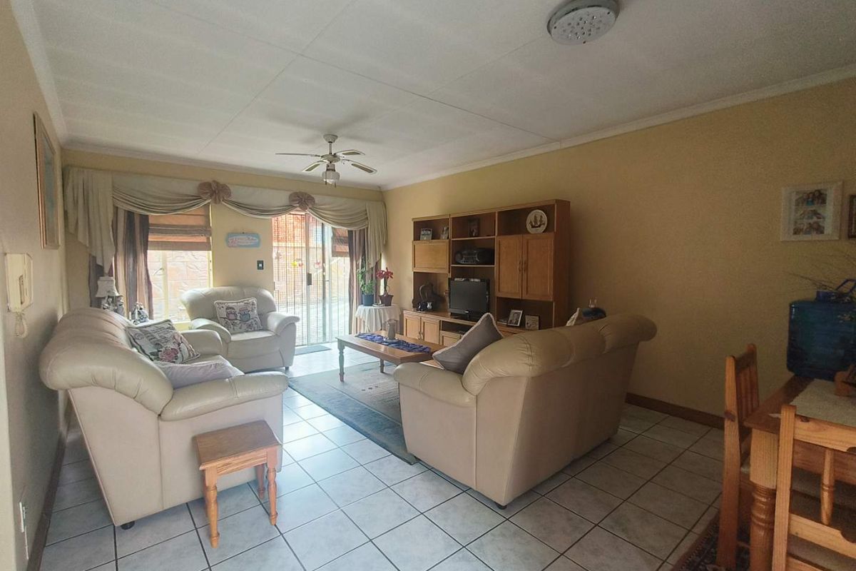 Elardia. 2 Bedroom Townhouse for sale - Photo 2