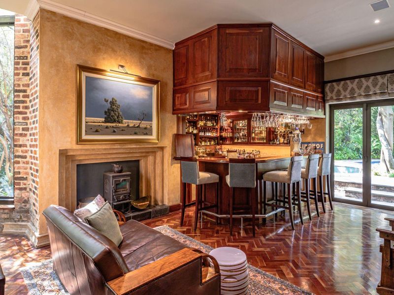 Exceptional Lodge-Style Residence with Cottages - Photo 3