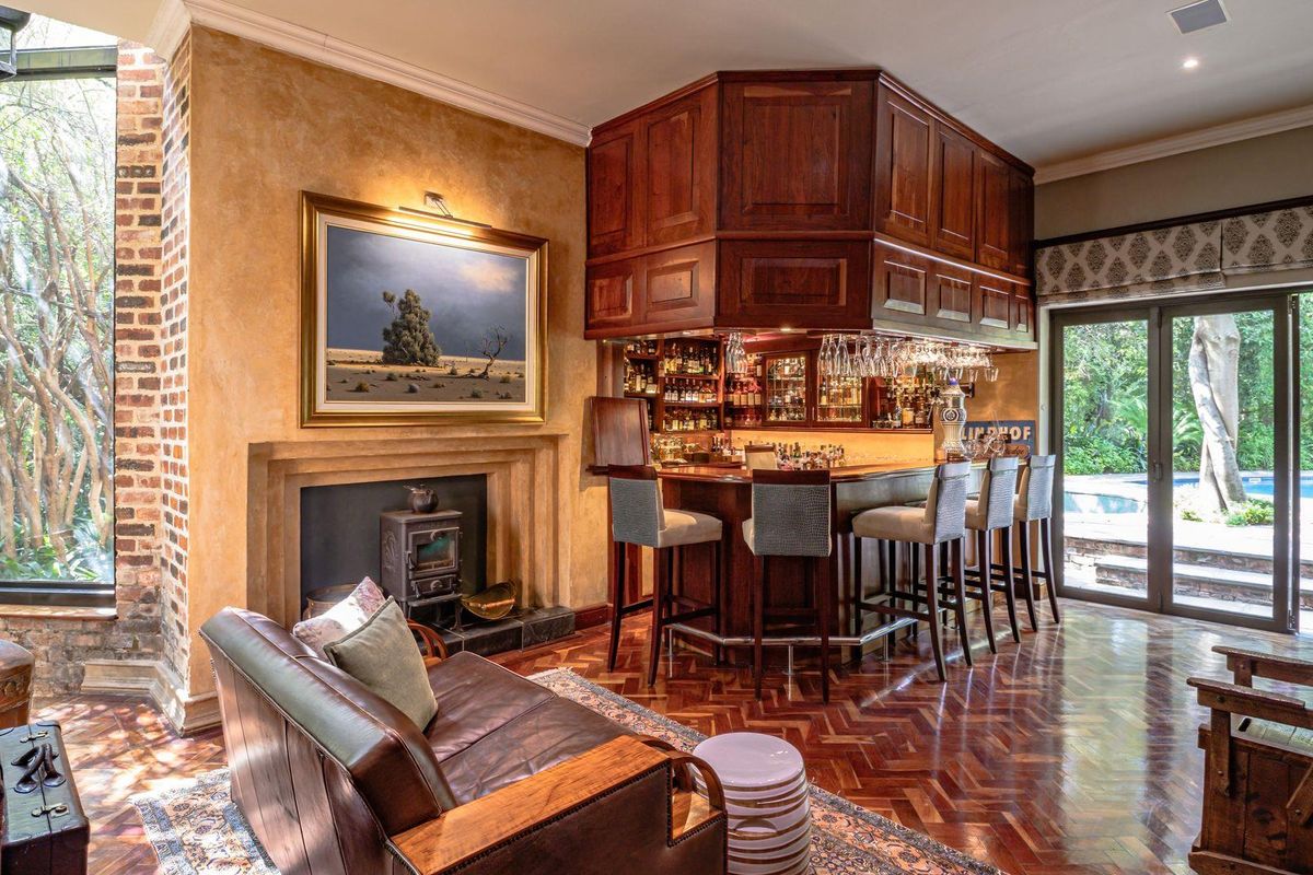 Exceptional Lodge-Style Residence with Cottages - Photo 3
