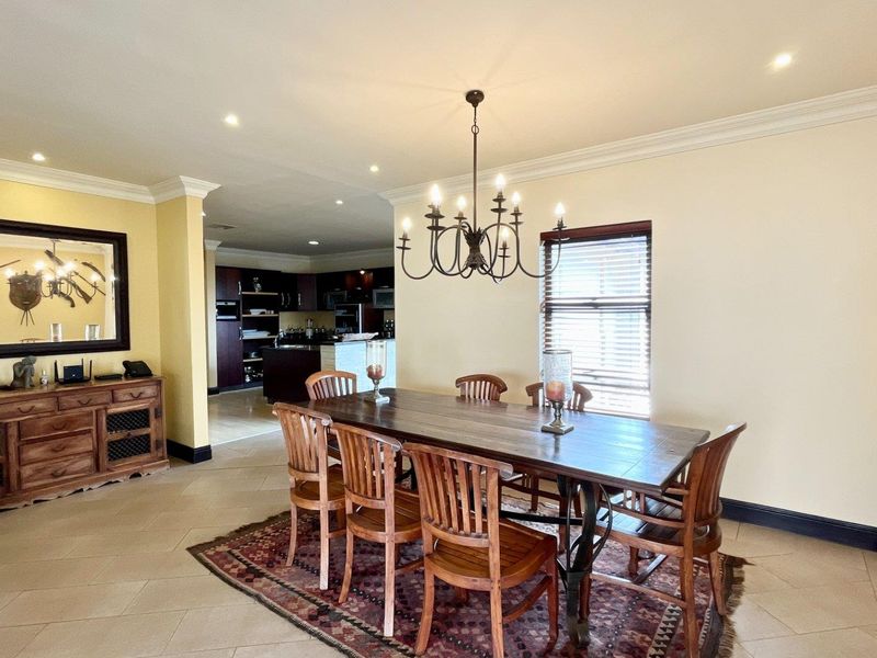 A beautiful, modern family home nestled away in the heart of the La Lucia bowl!! - Photo 4