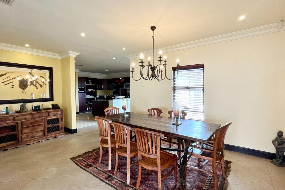 A beautiful, modern family home nestled away in the heart of the La Lucia bowl!! - Photo 4