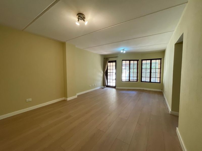 Ground Floor Gem with a Private Garden – Freshly Renovated & Move-In Ready! - Photo 4