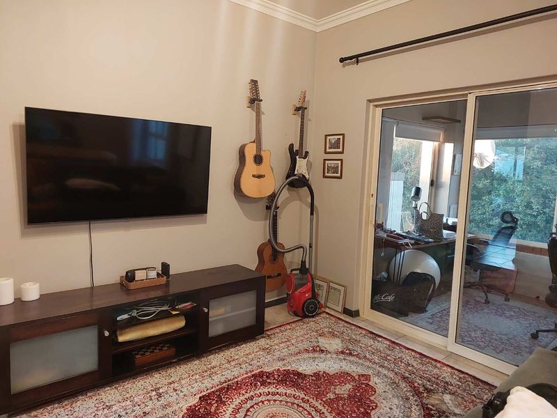 Upmarket apartment for sale - Photo 4
