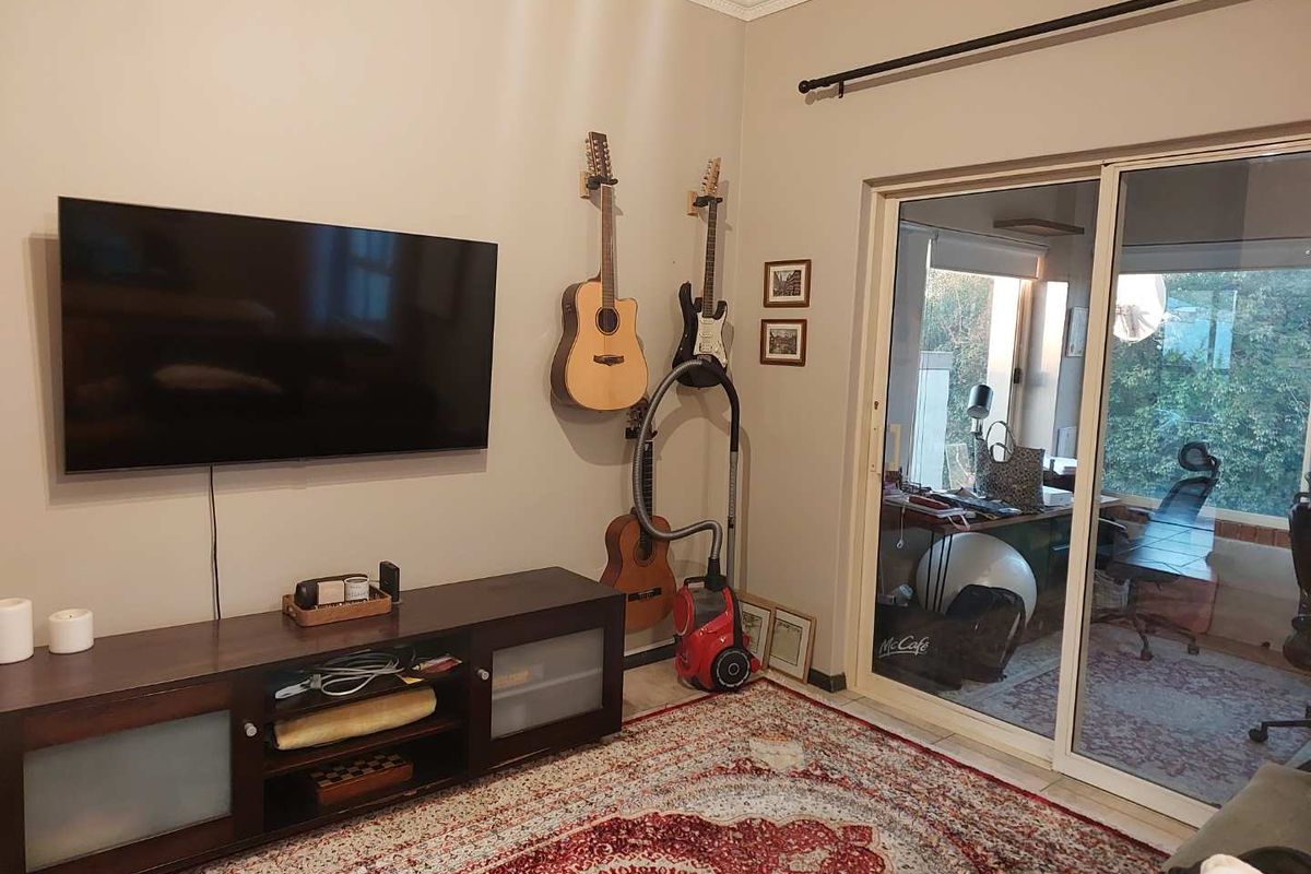 Upmarket apartment for sale - Photo 4