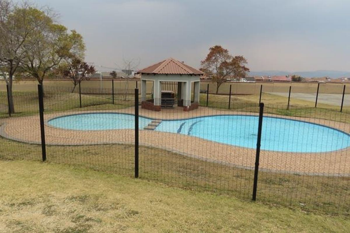 Your Family Oasis in Meyersig Awaits – Space, Security, and Lifestyle - Photo 2