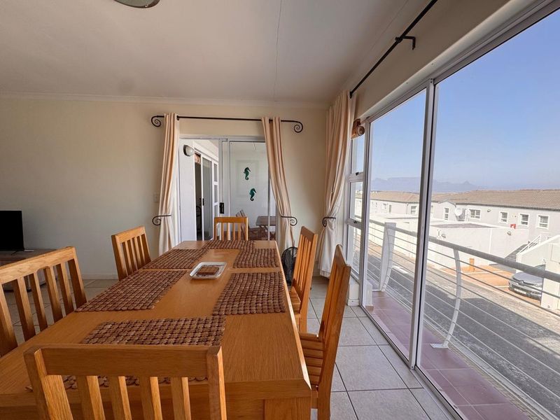 Coastal Big Bay apartment with tandem garage! - Photo 4