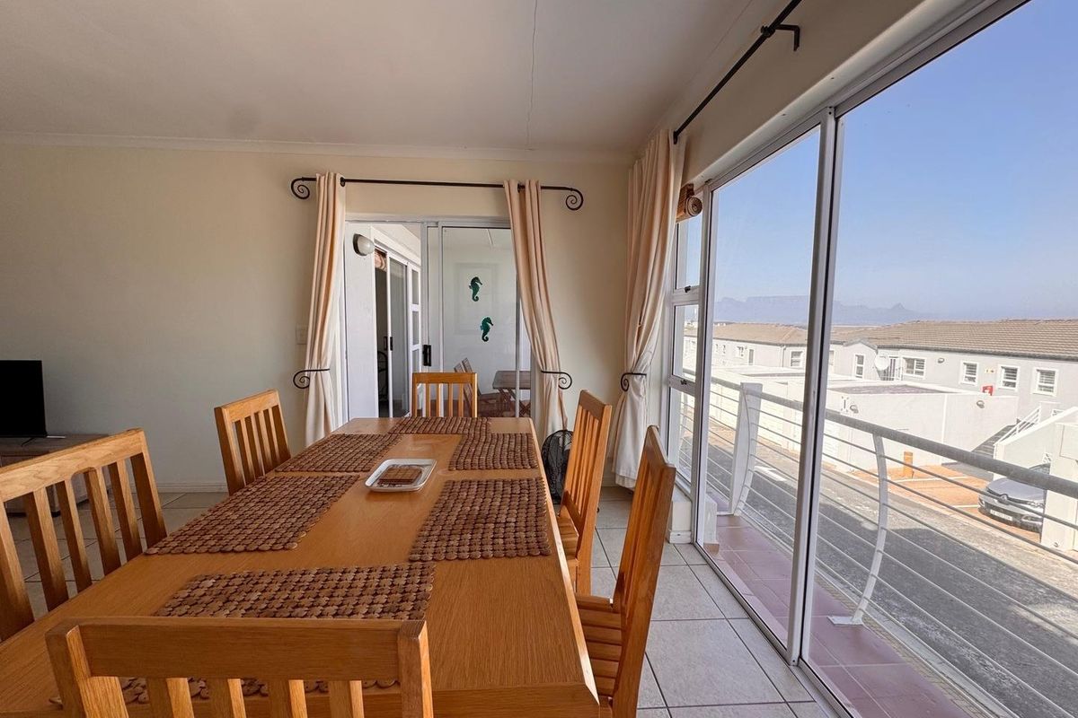 Coastal Big Bay apartment with tandem garage! - Photo 4