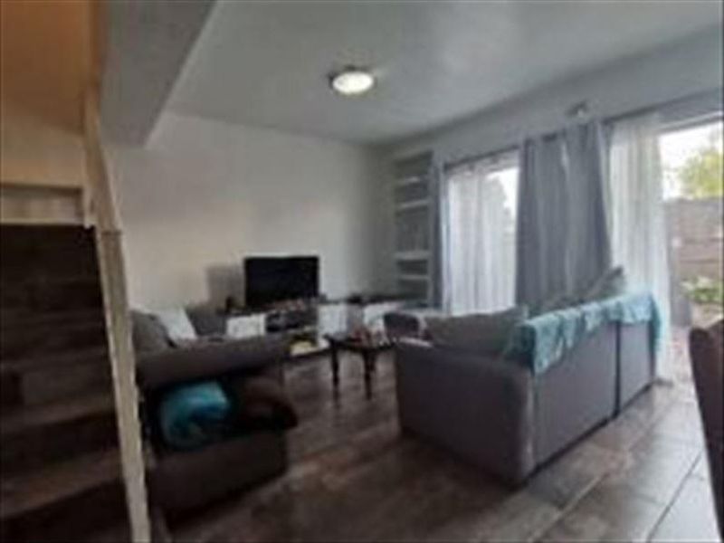 Comfortable Family Home! - Photo 4