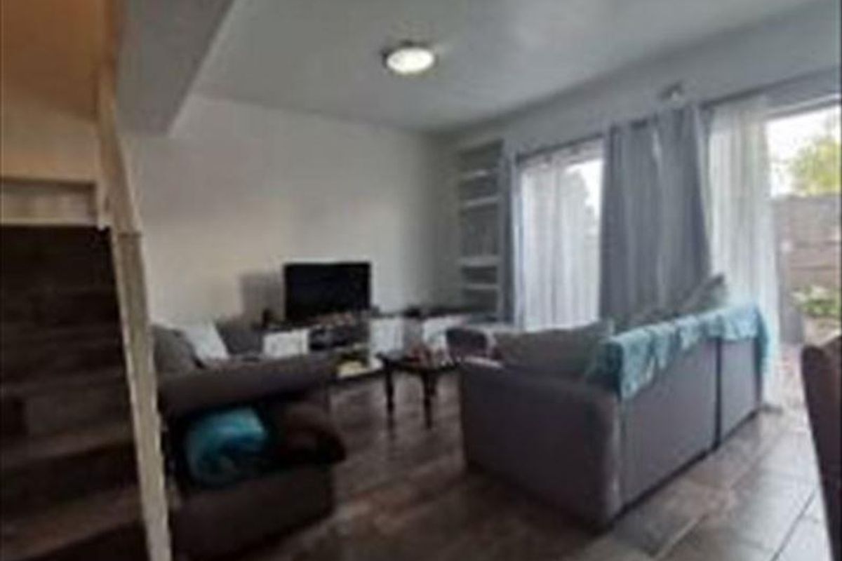 Comfortable Family Home! - Photo 4